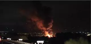 Declarado un incendio en un desguace de Muro de Alcoy