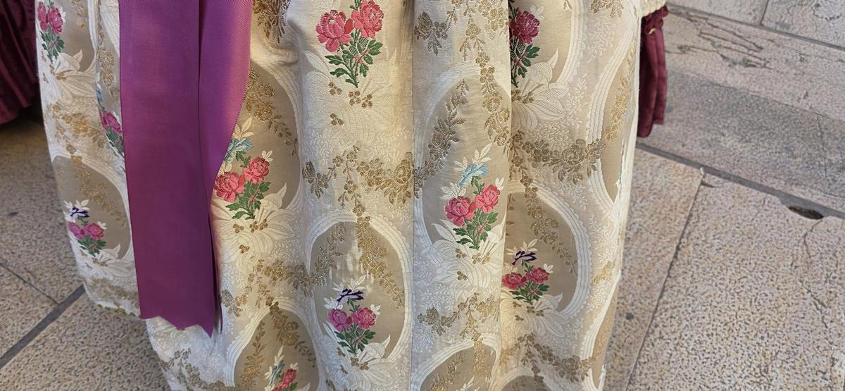 Los detalles del traje de la dansà de Marta Mercader Los detalles del traje de la dansà de Marta Mercader