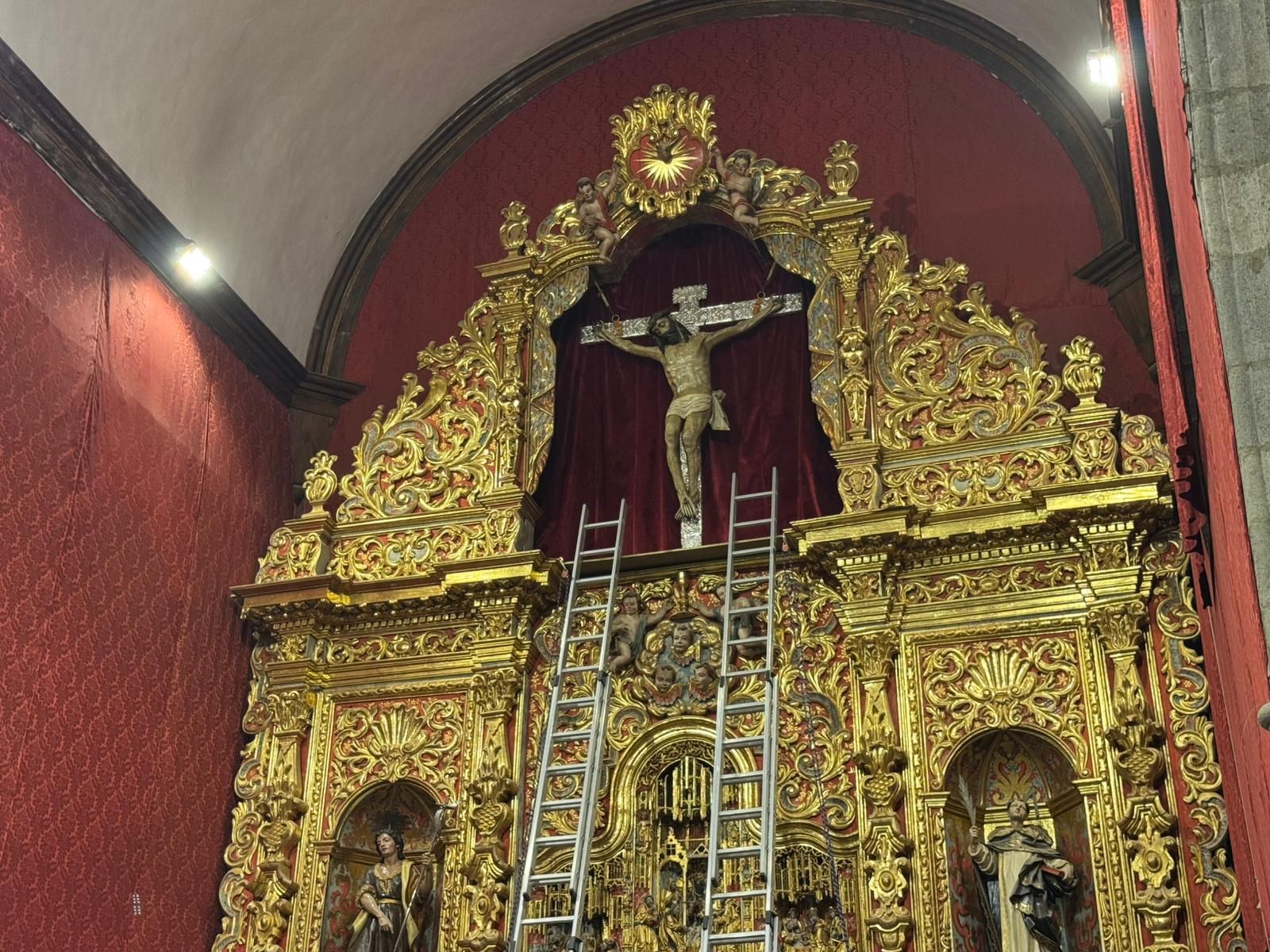El Santo Cristo de Telde regresa a lo más alto del altar