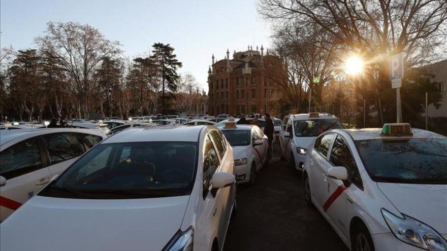 Los taxistas de Madrid mantienen la huelga indefinida