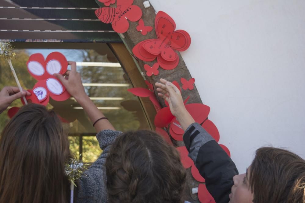 Mariposas en el viento contra la violencia machista.