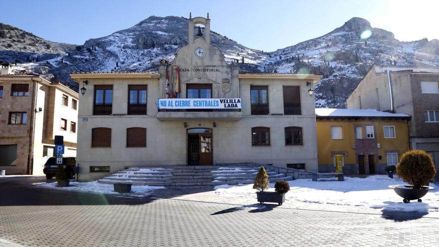 La Junta lanza un &quot;grito desesperado&quot; para evitar el cierre de la térmica de Velilla