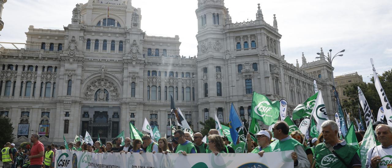 Los funcionarios que salieron la semana pasada a la calle en Madrid por una subida salarial