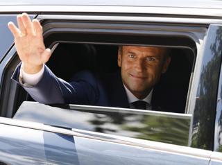 La coalición de izquierdas busca complicarle el mandato a Macron