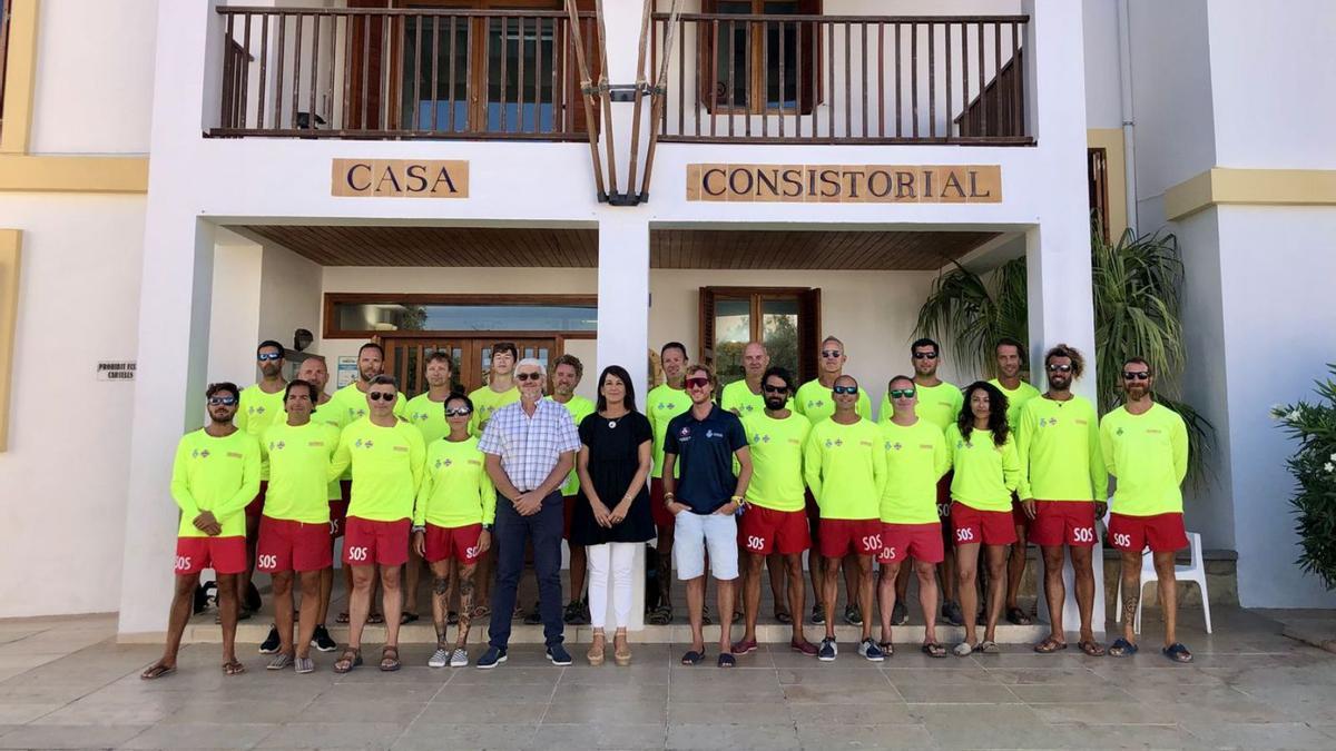 Presentación del equipo profesional de socorristas del Consell de Formentera.