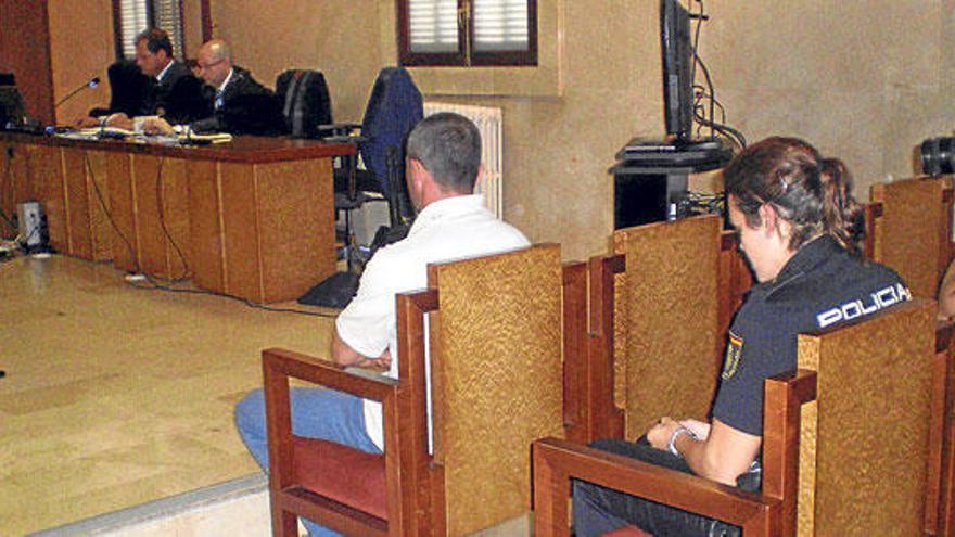 El procesado, de 45 años, se conformó ayer con la pena que pidió el fiscal en la Audiencia de Palma.