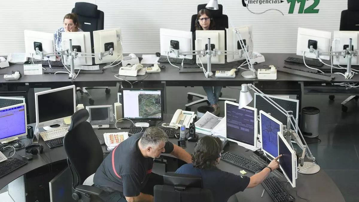 Trabajadores del Centro de Atención de Urgencias y Emergencias de Extremadura.