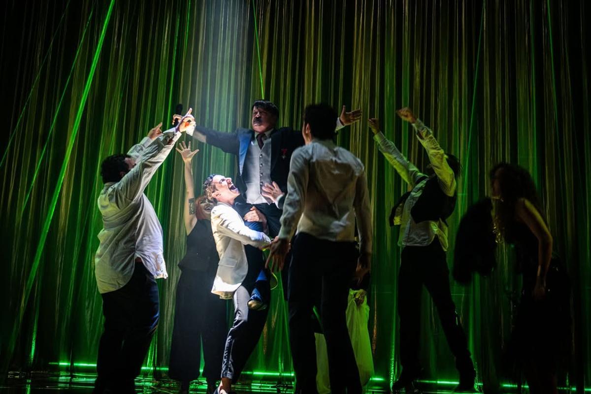 El ‘Hamlet’ que sorprende en Santiago: así es el espectáculo de Tito Asorey que se estrena este jueves