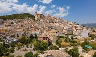 El pueblo más bonito de Murcia no es Caravaca: una villa escalonada con castillo y tamboradas