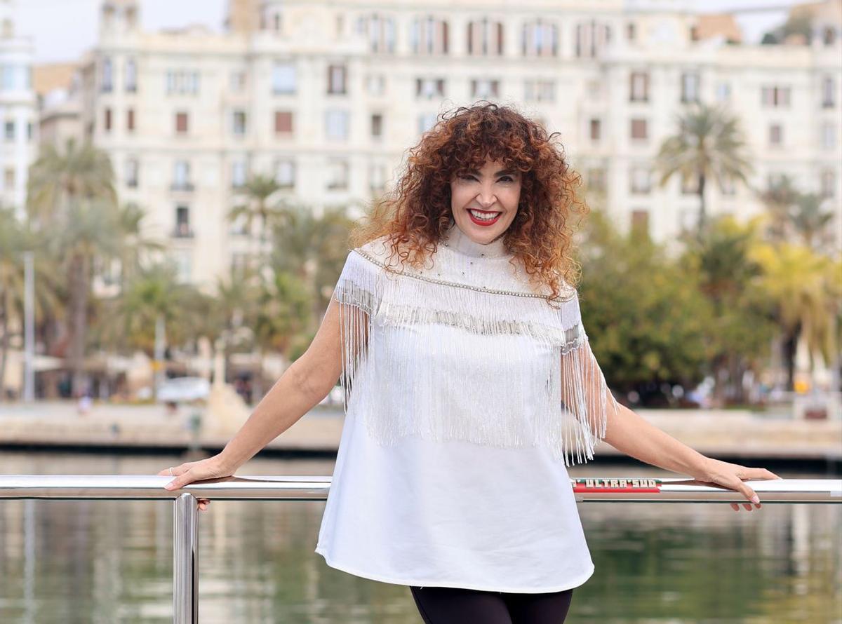 La diseñadora Cristina Rodríguez, este viernes, en el Puerto de Alicante