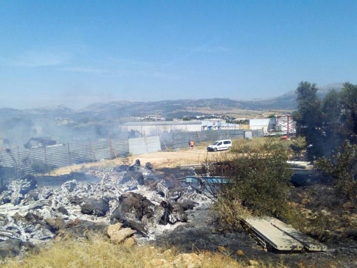 Incendio en una chatarrería en Ronda