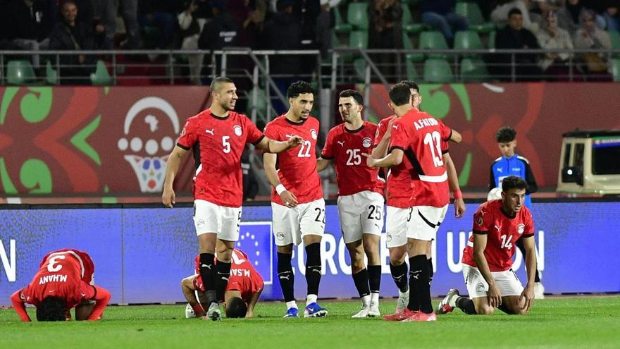 Los jugadores de Egipto celebran uno de los goles ante Benín.