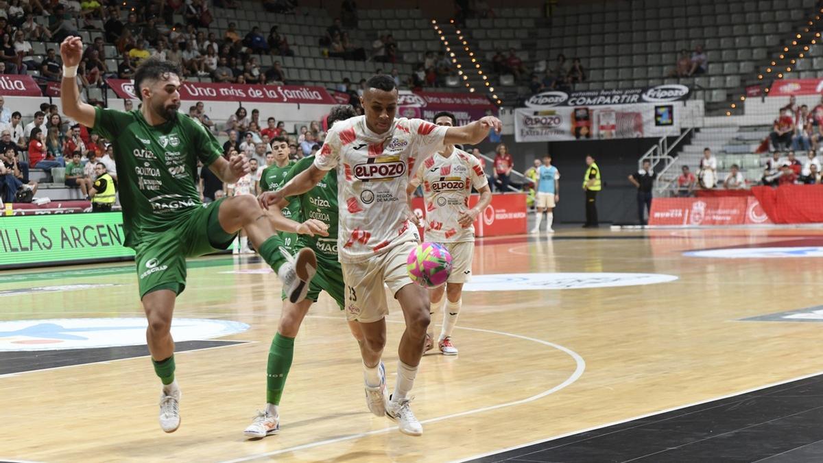 Los jugadores de ElPozo Murcia durante un partido disputado esta temporada en el Palacio.