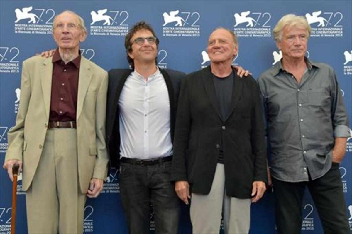 L’actor Heinz Lieven, el director Atom Egoyan i els també actors Bruno Ganz i Jurgen Prochnow, ahir a Venècia.