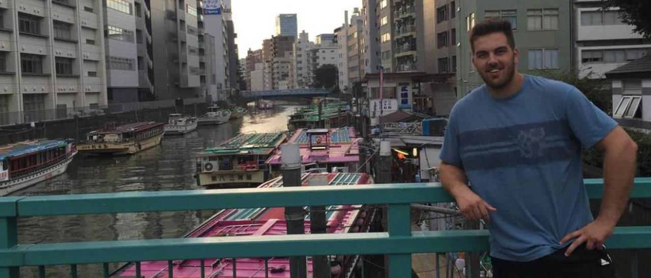 David Fernández, en las calles de Tokio.