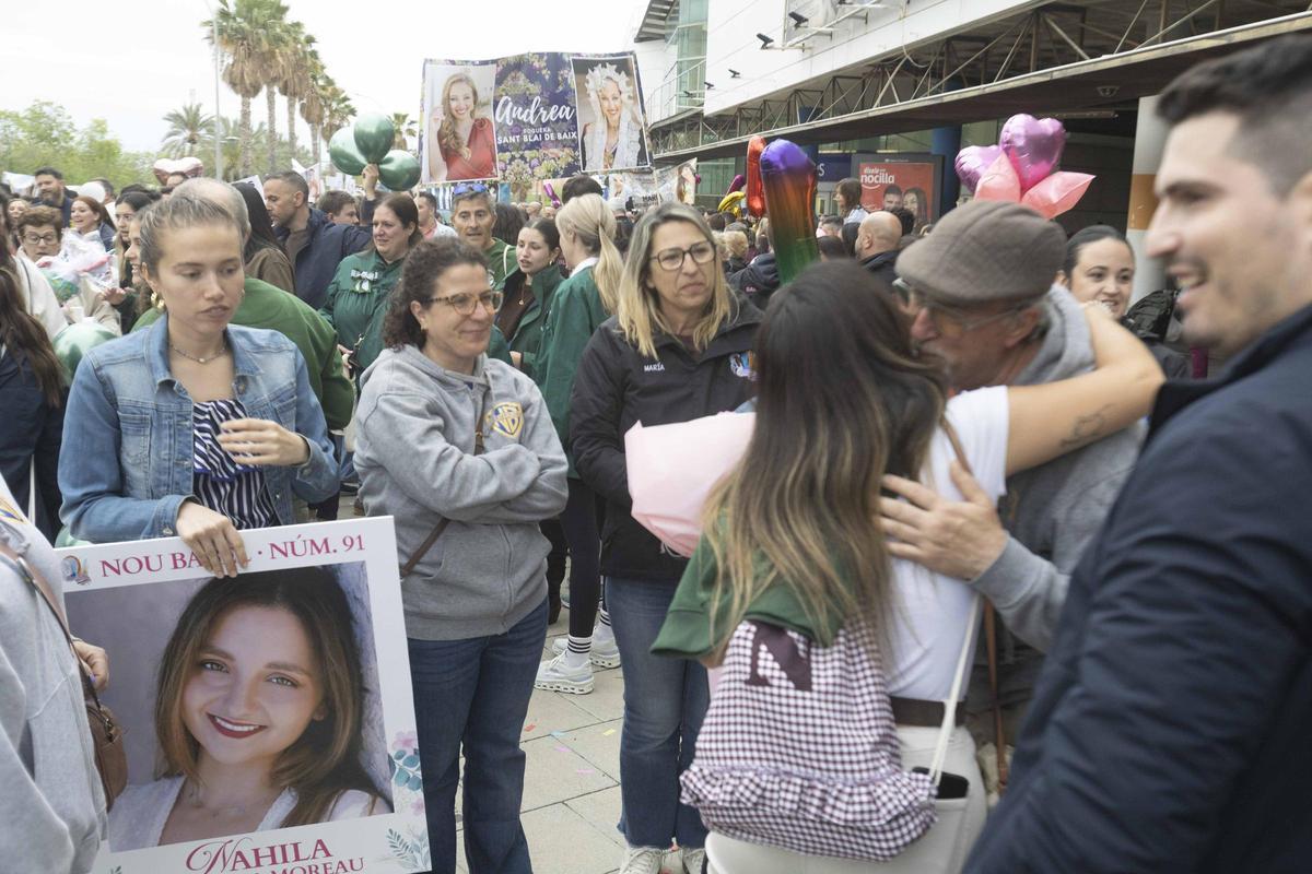 Las candidatas regresan a Alicante arropadas por una emotiva bienvenida de foguerers, en imágenes Las candidatas regresan a Alicante arropadas por una emotiva bienvenida de foguerers, en imágenes