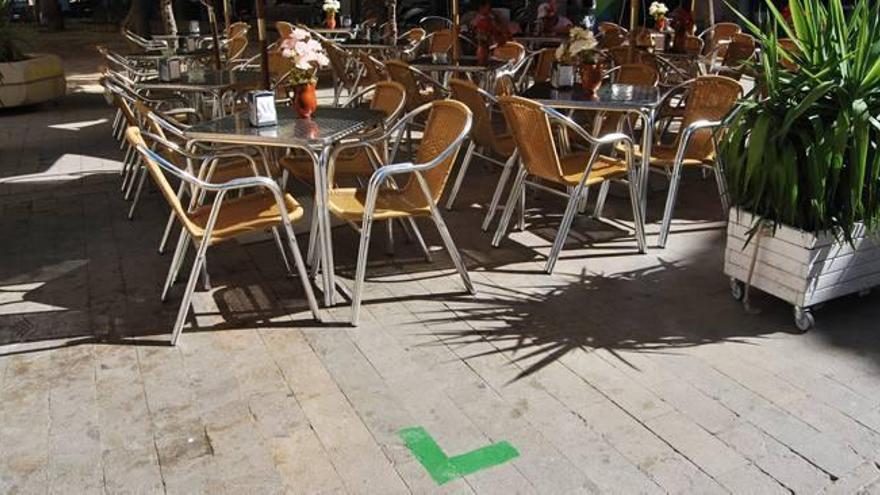 Terrazas marcadas con pintura verde en el barrio del Carmen y Ciutat Vella.