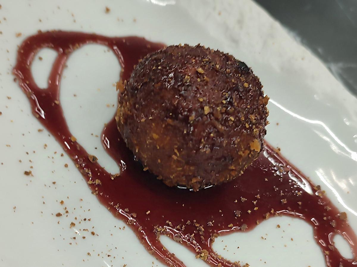 Restaurante Gastrobar 6 sentidos (Baños y Mendigo): Croqueta de pera y Queso de Murcia al Vino
