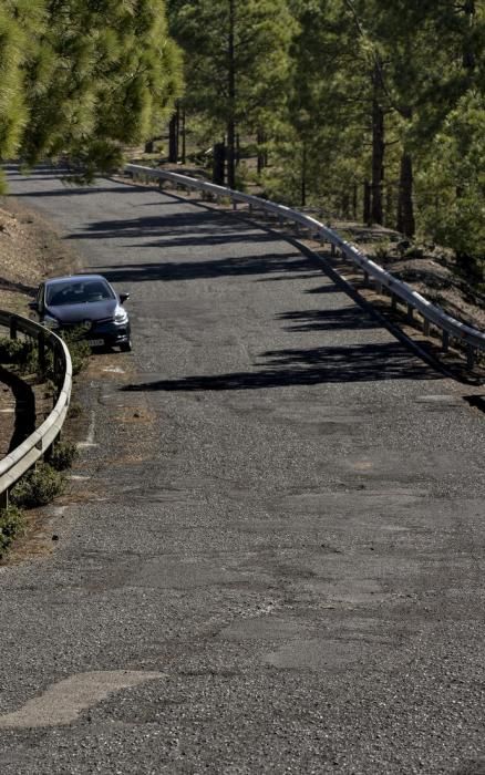 25/01/2018 CUMBRE GRAN CANARIA. Mal estado de las carreteras en la zona de medianías y cumbre de Gran Canaria. Carretera Artenara al pinar de Tamadaba. FOTO: J. PÉREZ CURBELO