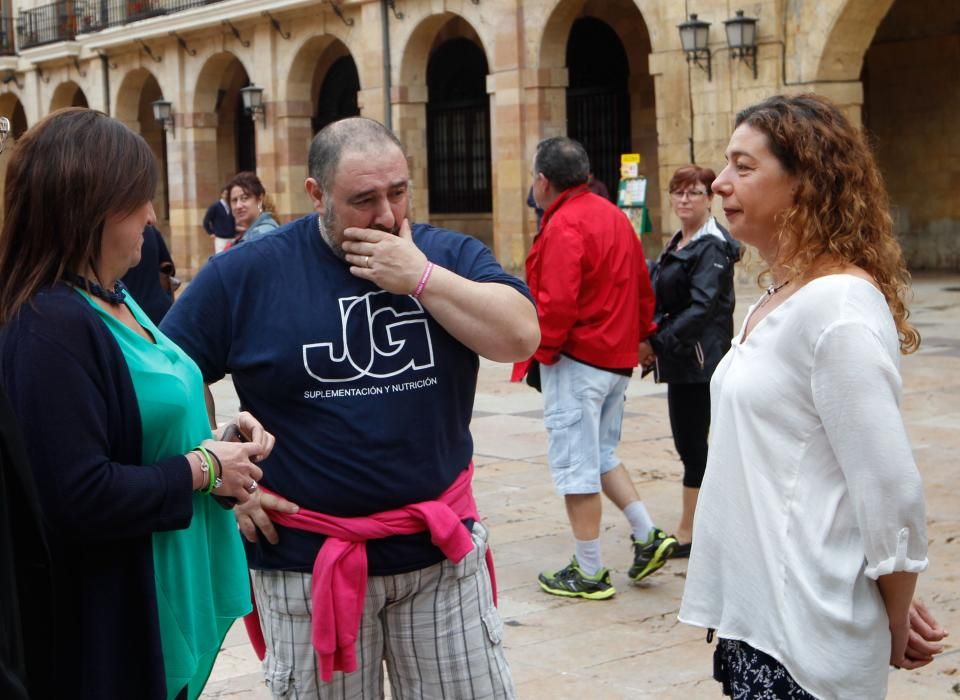 Julio García con los grupos políticos de Oviedo