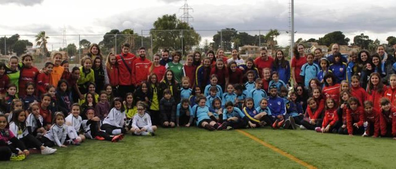 En el campeonato participaron los equipos femeninos de fútbol del CF Mislata, UD Aldaia, CF Fènix, Sport Base Ontinyent, UD Paterna y Burjassot CF.