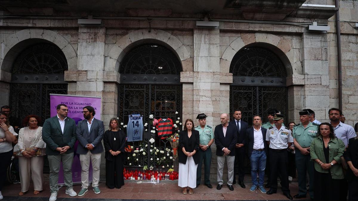 Cientos de personas muestran su apoyo a los hijos de la guardia civil asesinada en Asturias por su expareja