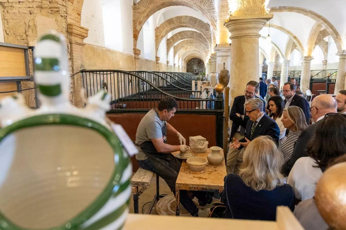 Muestra de artesanía de La Rambla en las Caballerizas Reales de Córdoba.