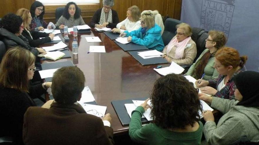 Reunión del Consello Municipal da Muller de Marín.  // S. Álvarez