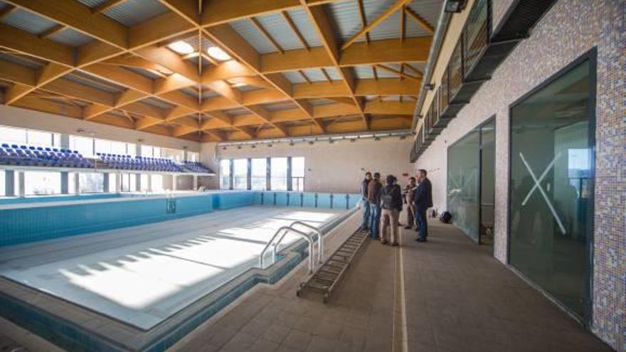 Cullera retoma las obras de la piscina cubierta tras más de tres años paralizadas