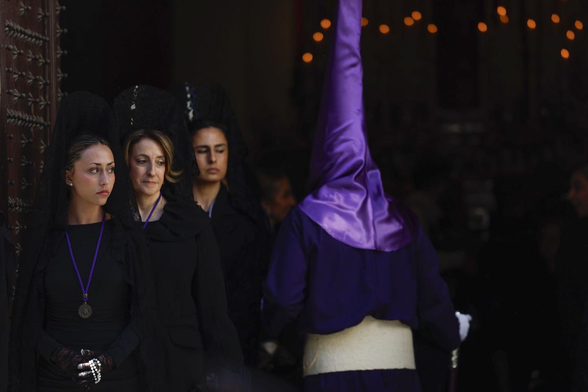 Las mejores imágenes de las procesión de Jesús 'El Pobre' en el Jueves Santo de Madrid. Las mejores imágenes de las procesión de Jesús 'El Pobre' en el Jueves Santo de Madrid.