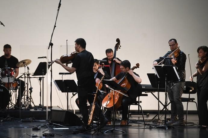 20-04-19 GENTE Y CULTURA. AUDITORIO ALFREDO KRAUS. LAS PALMAS DE GRAN CANARIA. Concierto Bach Rock. Clausura del International Bach Festival 2019 con un concierto de la orquesta del festival y el guitarrista Iñaki Antón, de Extremoduro  | 20/04/2019 | Fotógrafo: Juan Carlos Castro