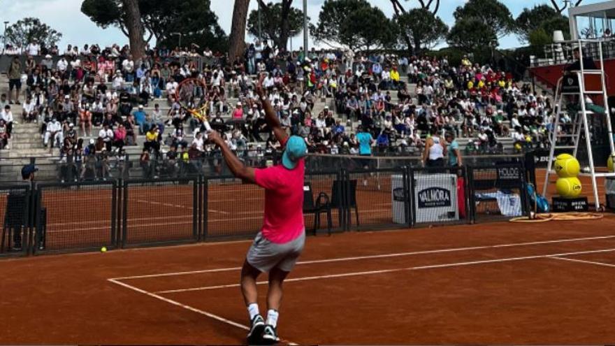 Rafa Nadal, durante un entrenamiento en Roma de este lunes.