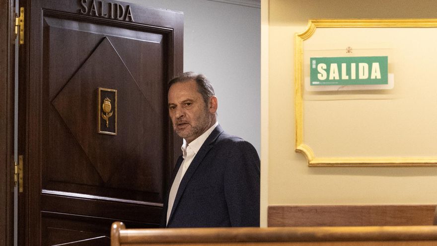 Ábalos se querella contra las autoras de la auditoría encargada por Puente que le señaló por fraude con las mascarillas