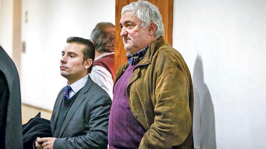 El alcalde de Lloseta, Bernat Coll, en los juzgados.