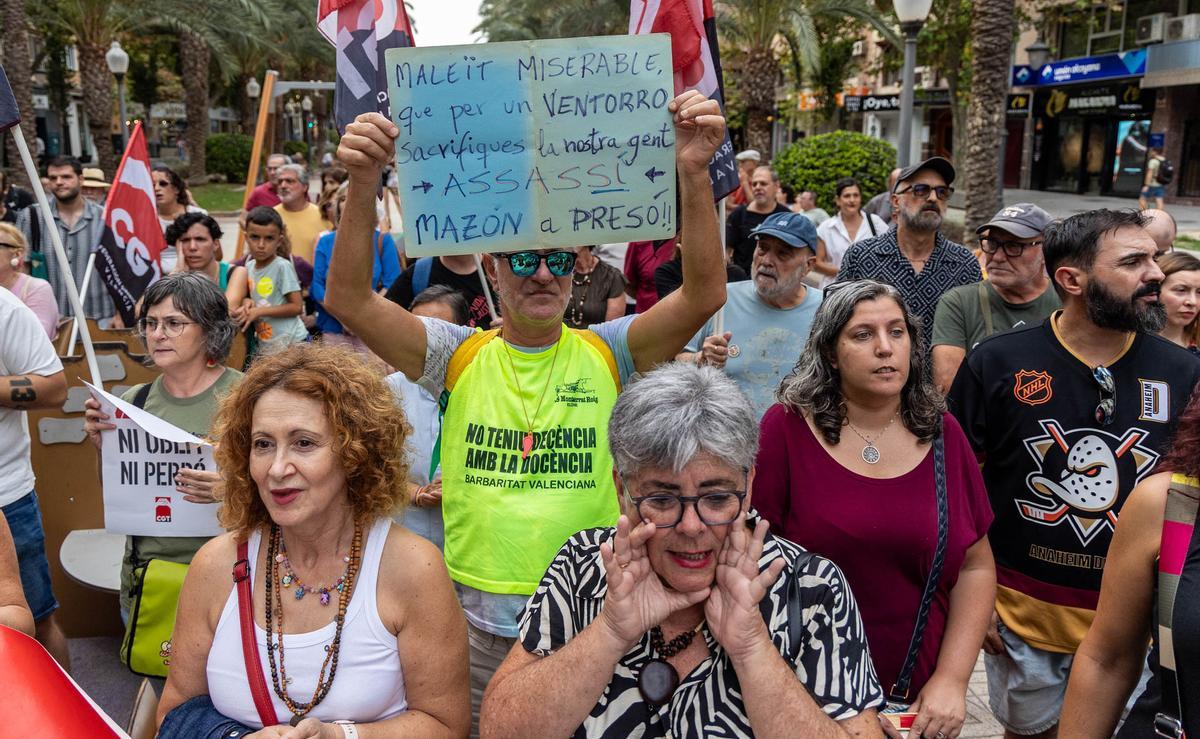 Las asociaciones de víctimas de la dana protestan en Alicante
