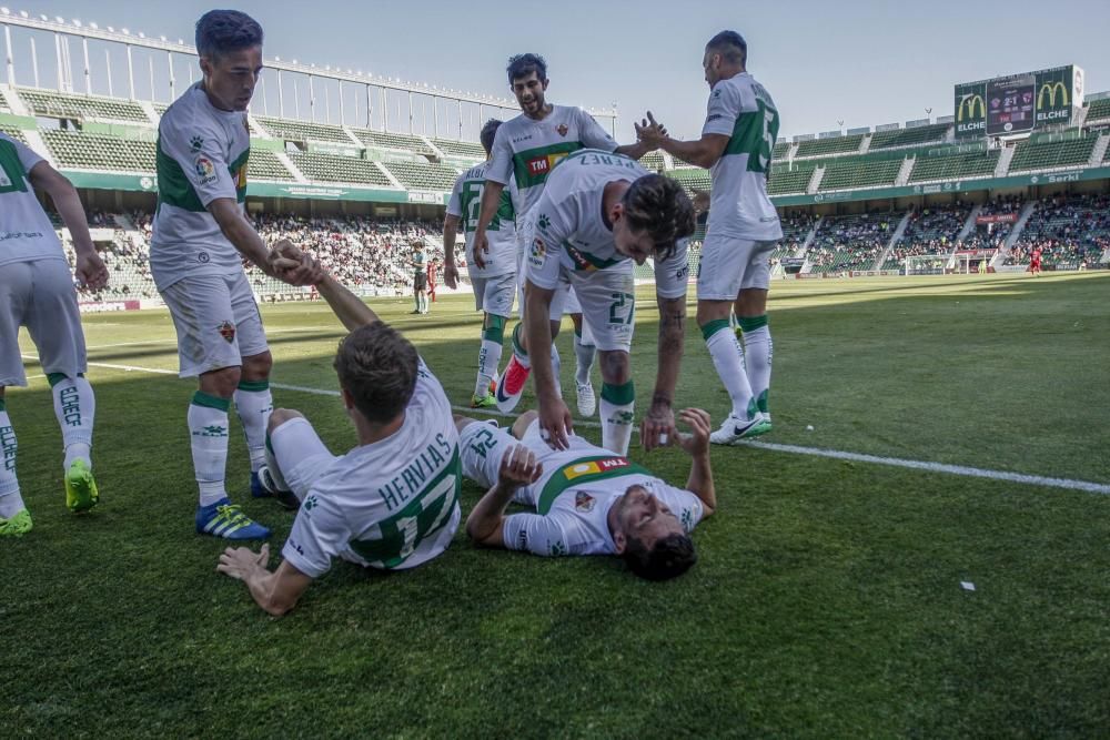 Los goles de Nino, Álex Fernández y Borja Valle le dan un respiro al equipo.