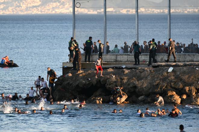 La Audiencia Nacional rechaza conceder asilo a marroquíes que irrumpieron a nado en Ceuta en 2021