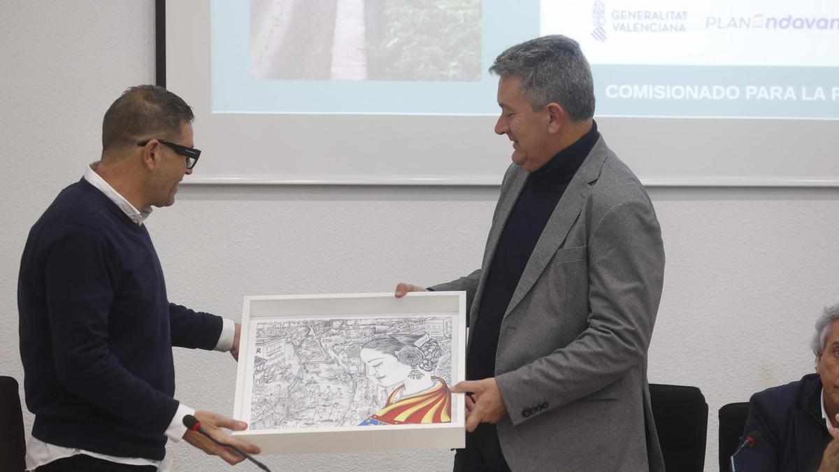 José F. Cabanes entrega a Vicente Martínez Mus la lámina de la fallera.