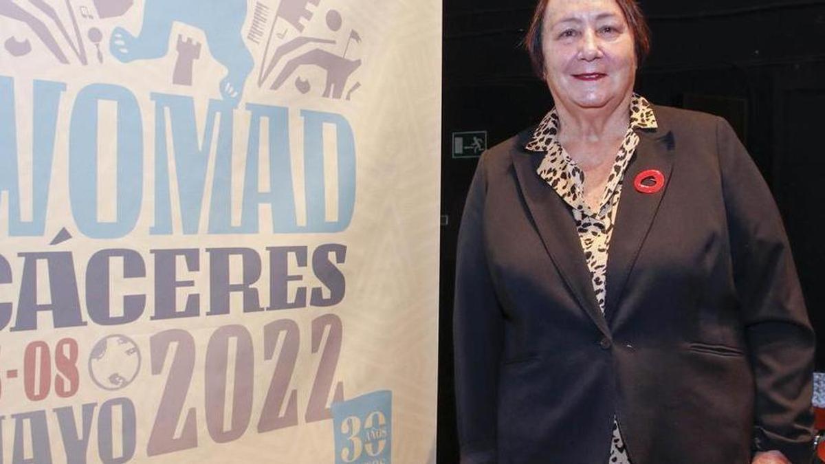 Dania Dévora durante la presentación de un cartel de WOMAD Cáceres.