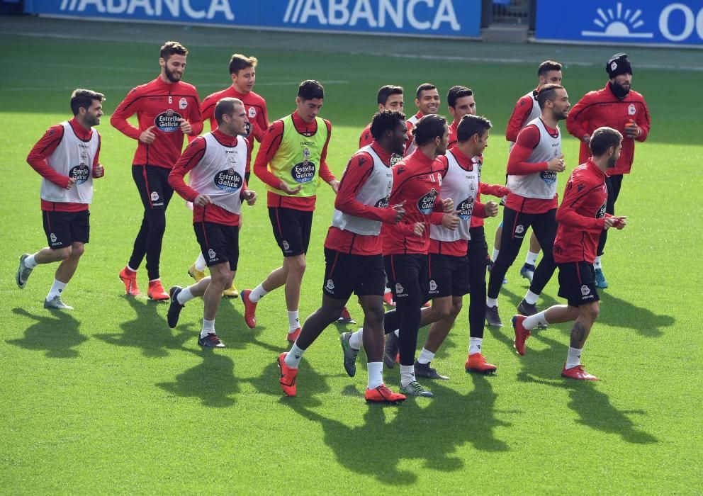 El Dépor entrena en Riazor a puerta cerrada