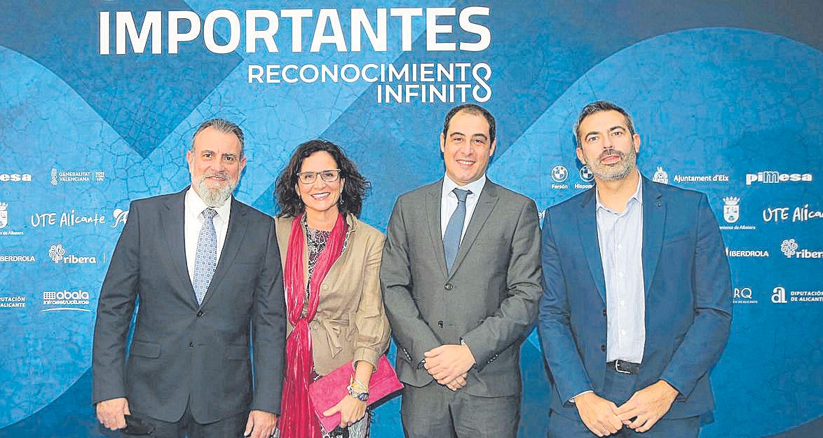 Paco Bernab�, de INFORMACI�N, Isabel Luj�n, del departamento de Comunicaci�n y Educaci�n Ambiental de UTE Alicante, Alberto Gonzalo, gerente de UTE Alicante, y Javier Garc�a, ejecutivo de cuentas de INFORMACI�N..jpg