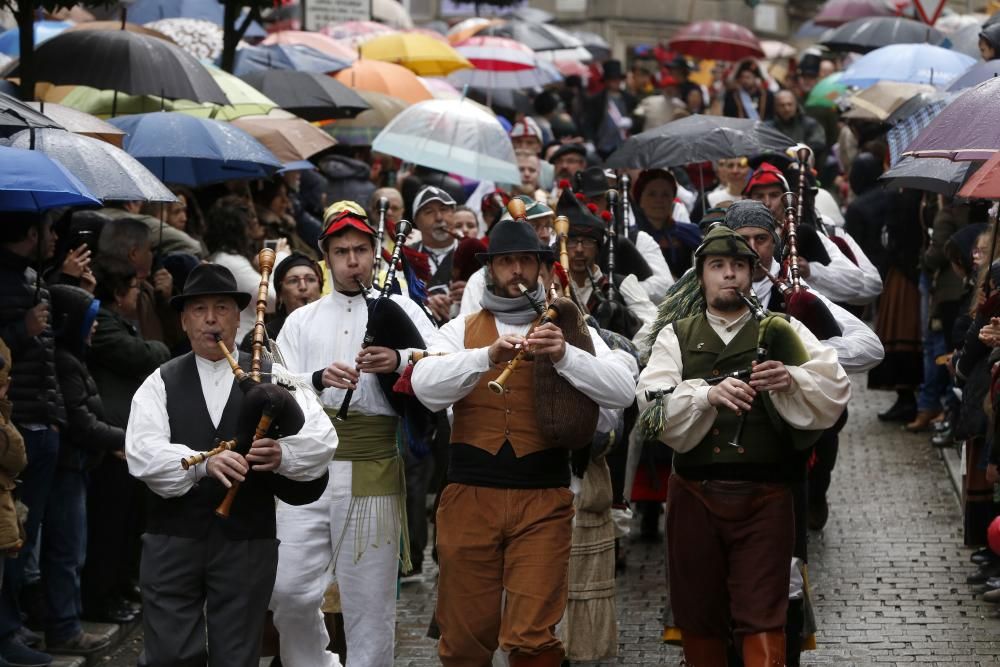 El casco vello acoge la recreación de la gesta histórica ocurrida en 1809 ante un valeroso público que desafió a la persistente lluvia y el viento