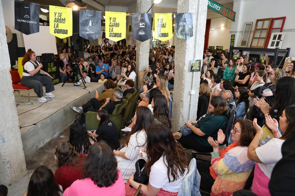 PRIMERA EDICION DEL FESTIVAL VIGUES "Y SE ARMO LA GORDA" EN EL LOCAL DE EMAUS FUNDACION SOCIAL DE VIGO, CON LA CHARLA DE LA ACTRIZ E INFLUENCER MARA JIMENEZ (@CROQUETAMENTE).