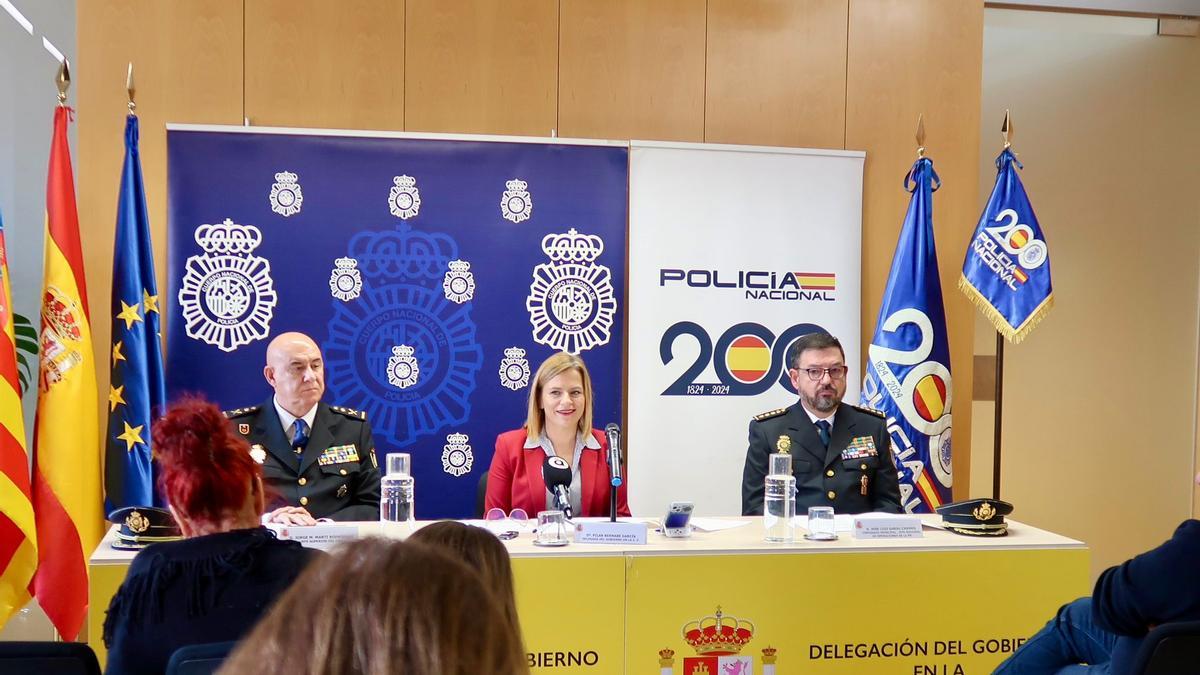 Jorge Marti, Pilar Bernabé y José Luis Garau, durante la presentación de los actos del bicentenario en la C. Valenciana.