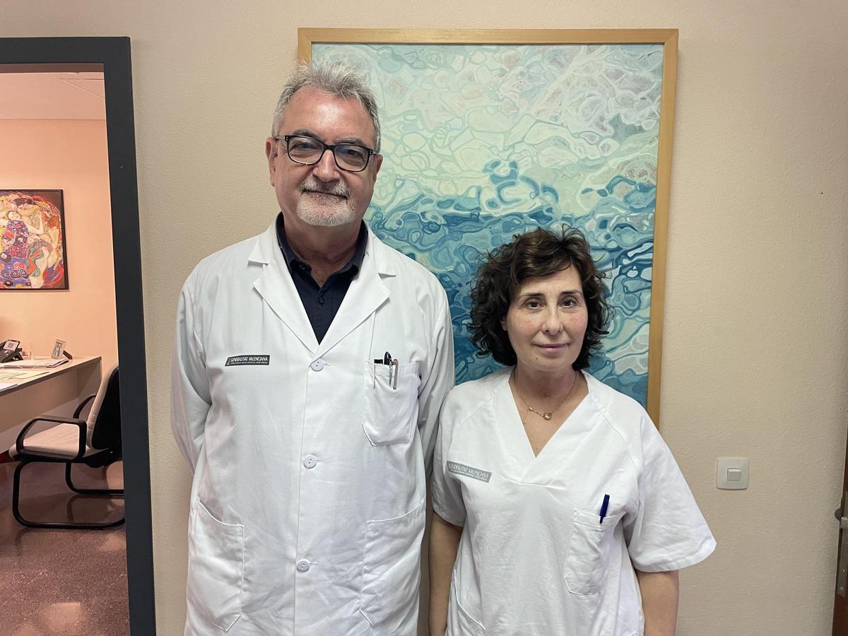 Antonio Compañ, jefe de Cirugía y Cristina Ángeles Onyorte, oncóloga responsable de la unidad de Digestivo de Sant Joan