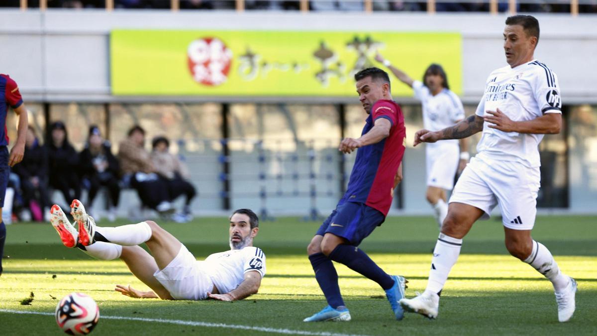 Saviola estrenó el marcador y Fernando Sanz se hizo en propia puerta el tanto final