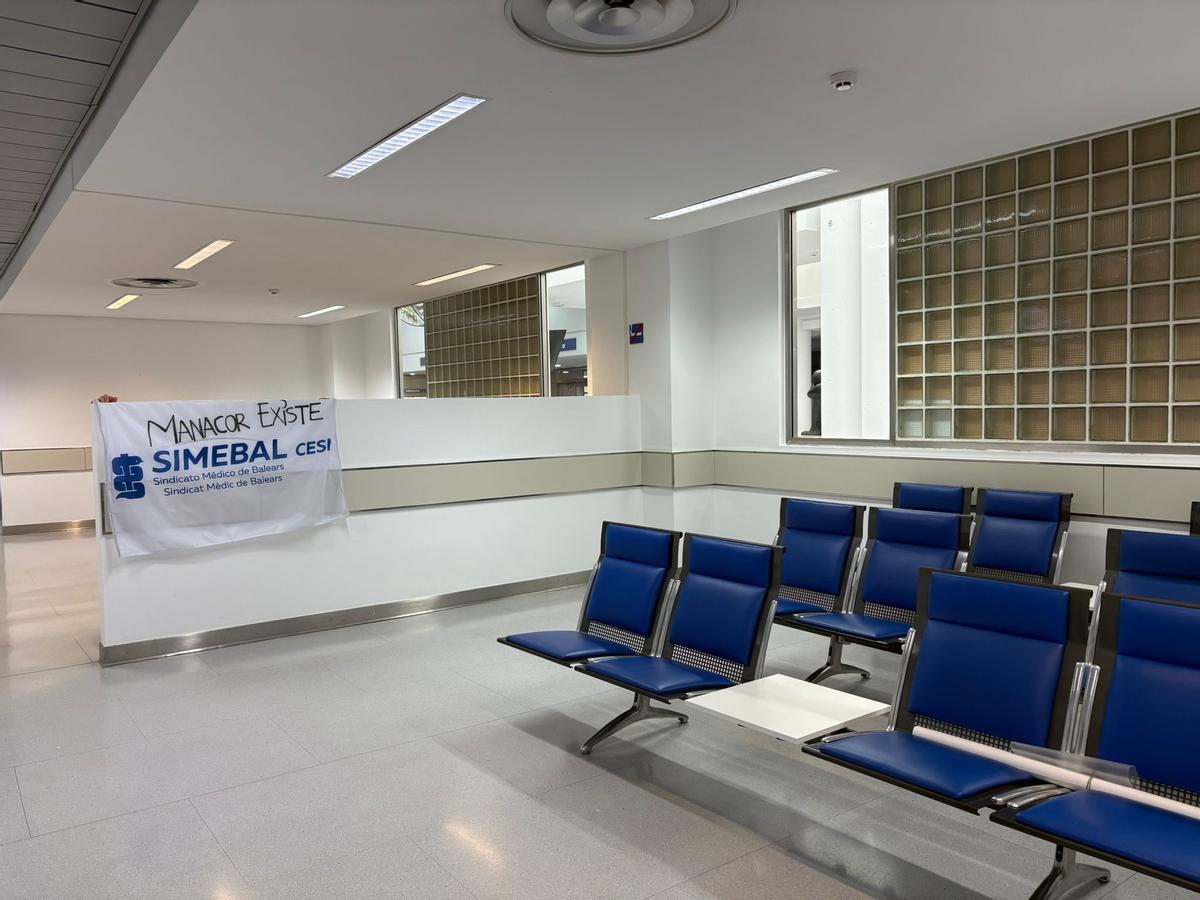 FOTO | Concentraciones de médicos en las puertas de los hospitales de Baleares contra el estatuto marco. FOTO | Concentraciones de médicos en las puertas de los hospitales de Baleares contra el estatuto marco.