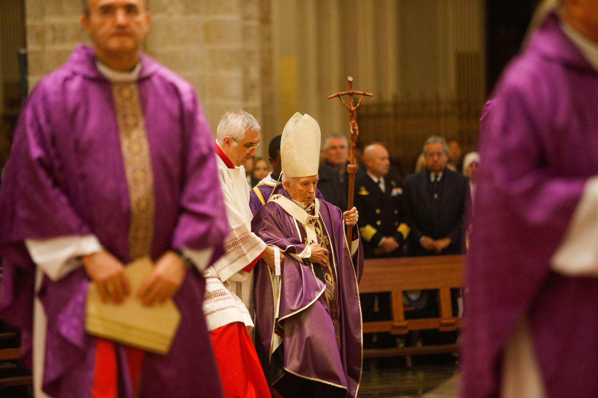 Así ha sido la misa de la despedida del cardenal Cañizares en la Catedral de València