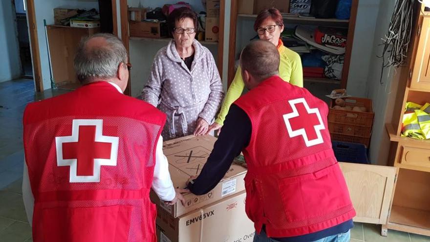 Entrega de electrodomésticos por parte de Cruz Roja a afectados por la DANA