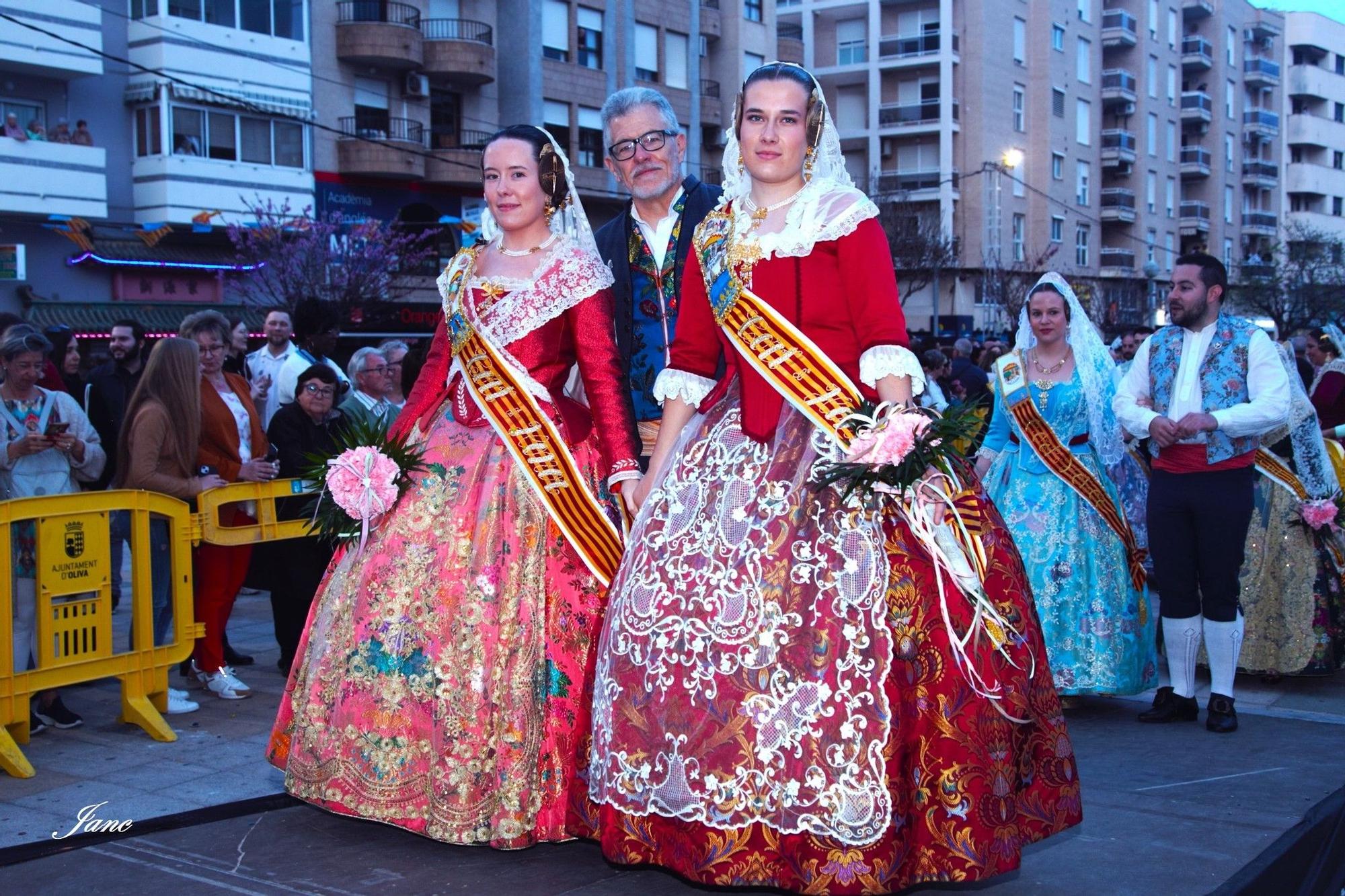 Búscate en la ofrenda y la entrega de premios de las fallas de Oliva